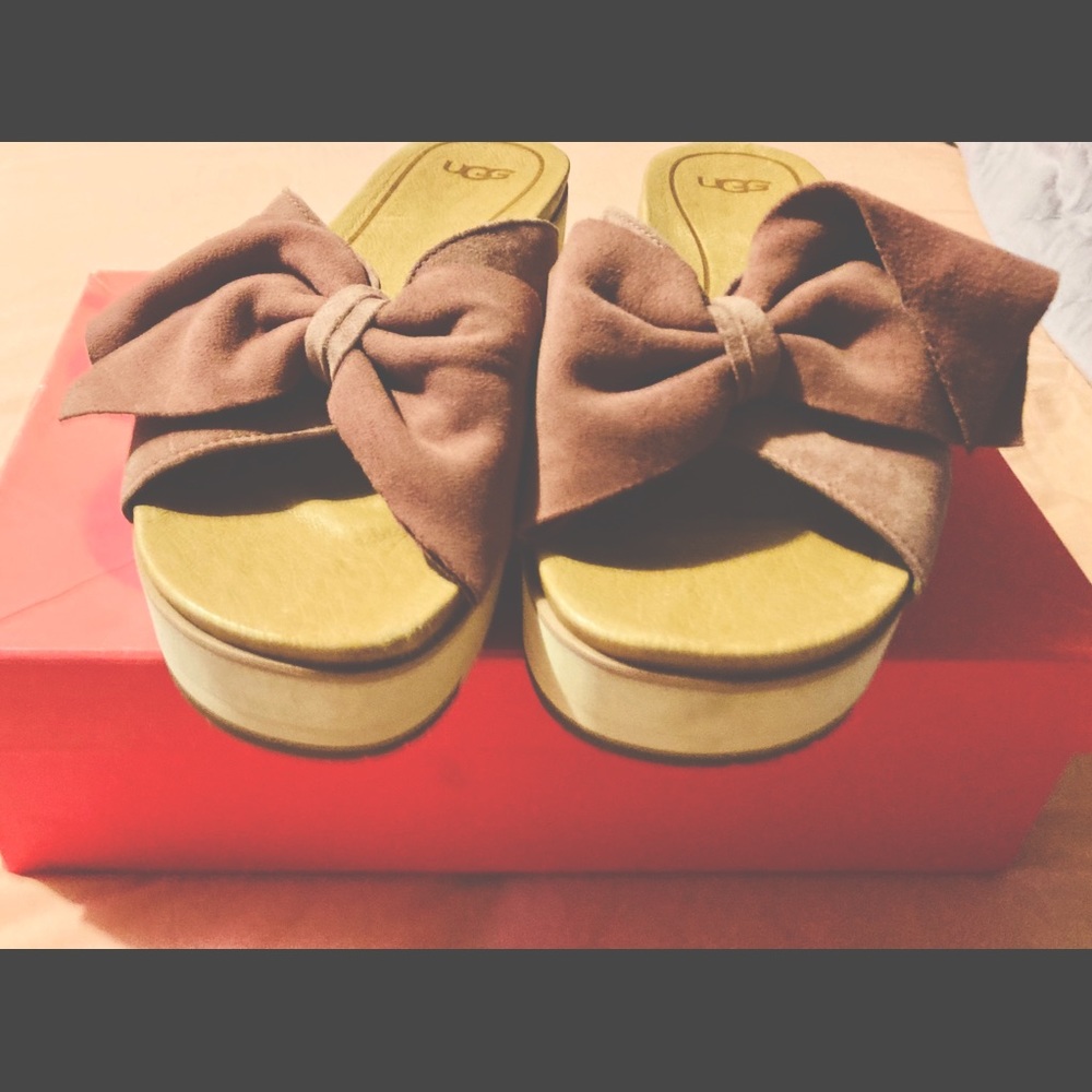 Ugg pink slip on sandal 8.5